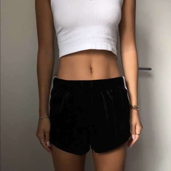 Black shorts - Picture 2 of 2